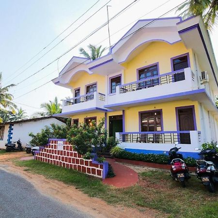 Lobo's Guesthouse Cavelossim Eksteriør billede