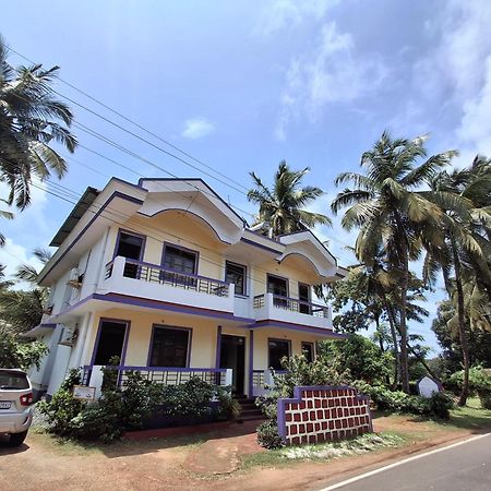 Lobo's Guesthouse Cavelossim Eksteriør billede